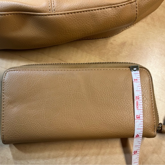 Olivia + Joy tan tassle shoulder bag purse with matching wallet - Picture 6 of 14